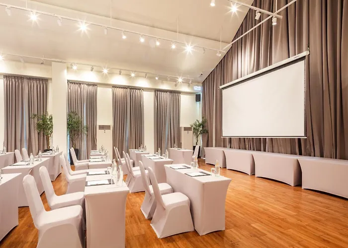 Hotel Surestay By Western Iconic Ari-jatujak 4*